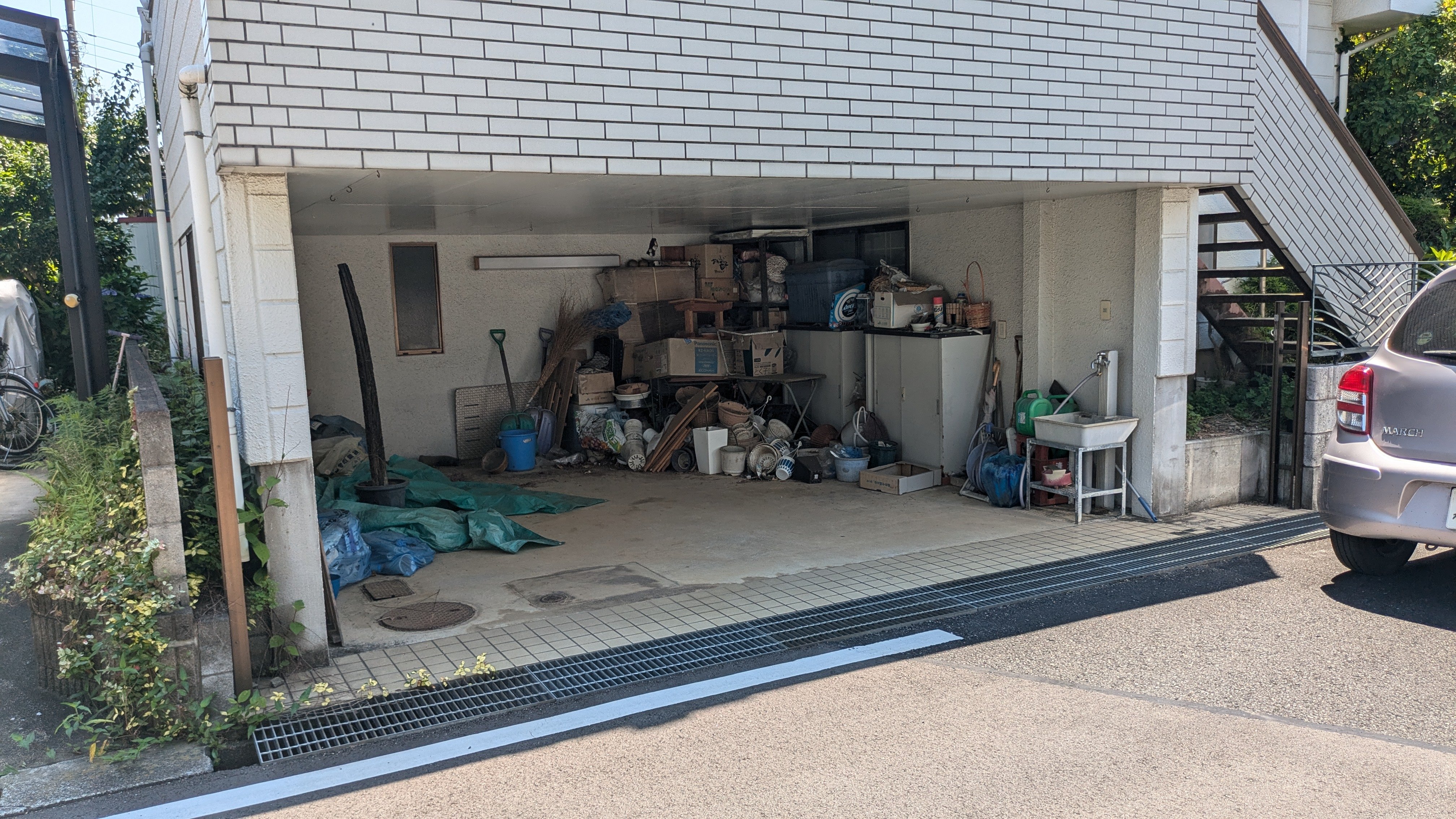 車庫のゴミかたづけ