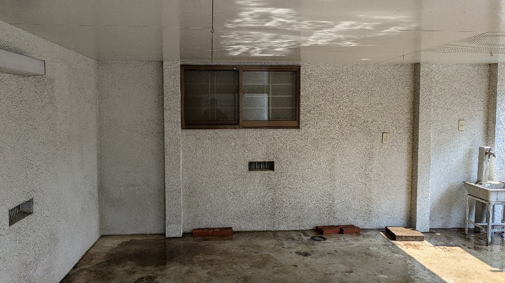 車庫のゴミかたづけ